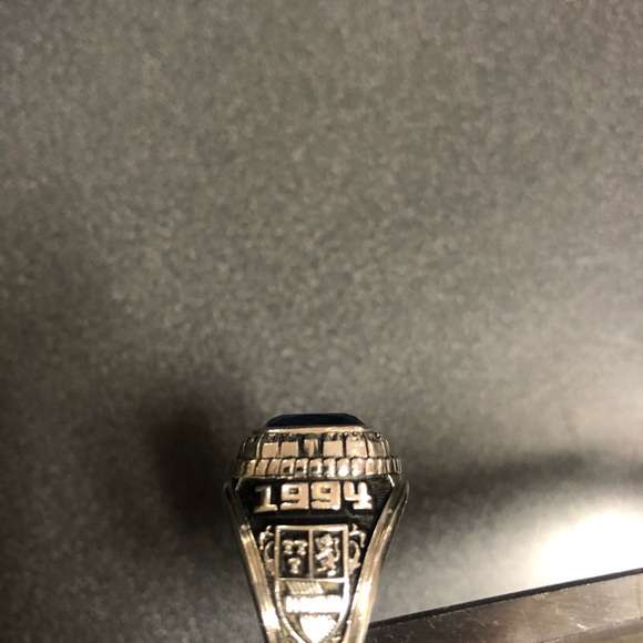 Class ring - Picture 2 of 6
